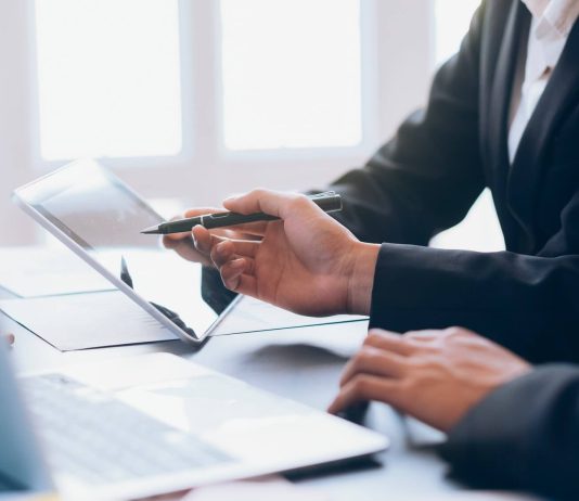 REGISTRIRANI in LICENCIRANI upravljavci alternativnih investicijskih skladov (AIS) REGISTRIRANI in LICENCIRANI upravljavci alternativnih investicijskih skladov (AIS)